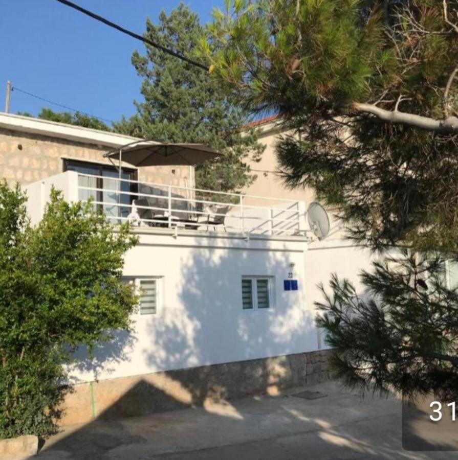 Apartmani Sara Marija Karlobag Exterior foto