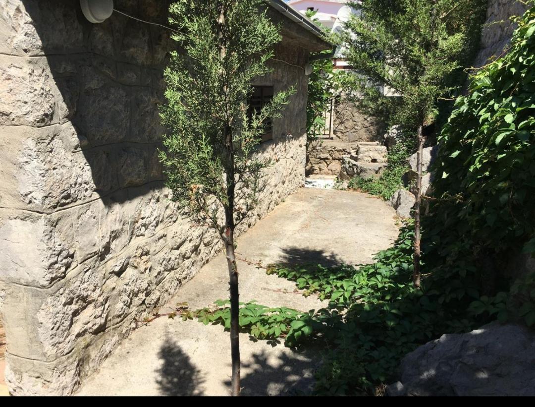 Apartmani Sara Marija Karlobag Exterior foto