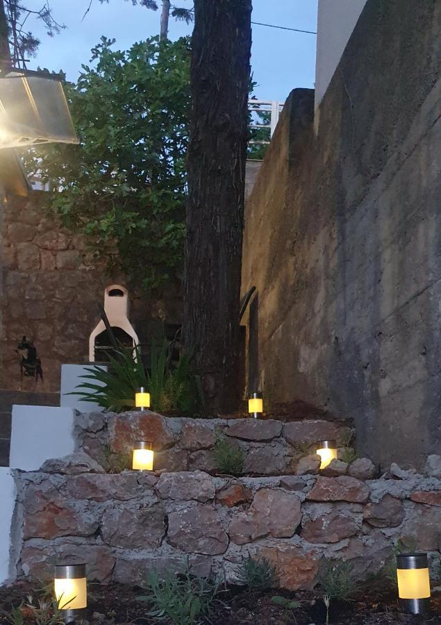 Apartmani Sara Marija Karlobag Exterior foto