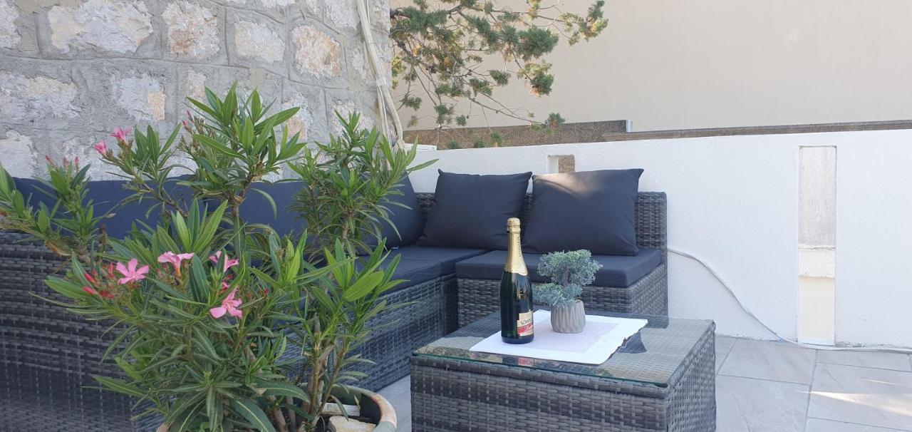 Apartmani Sara Marija Karlobag Exterior foto