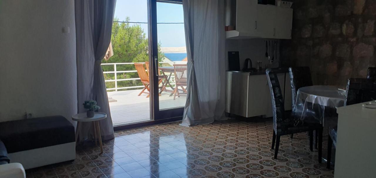 Apartmani Sara Marija Karlobag Exterior foto