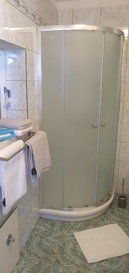 Apartmani Sara Marija Karlobag Exterior foto