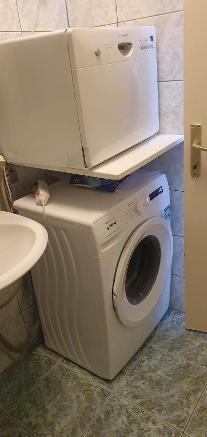 Apartmani Sara Marija Karlobag Exterior foto