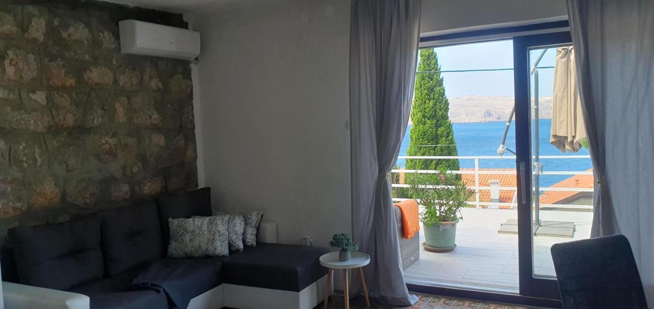 Apartmani Sara Marija Karlobag Exterior foto