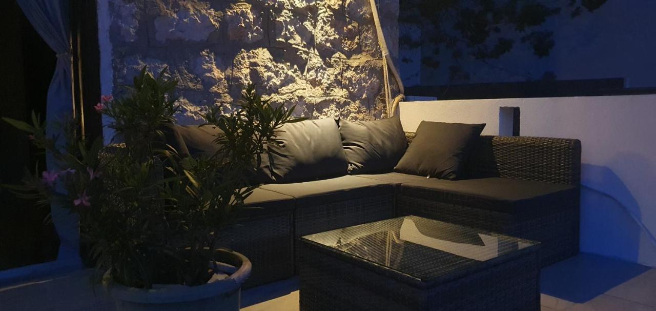 Apartmani Sara Marija Karlobag Exterior foto