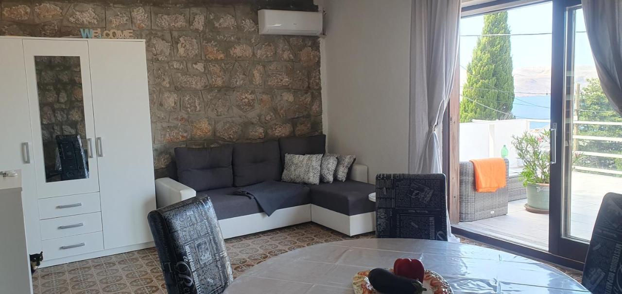 Apartmani Sara Marija Karlobag Exterior foto