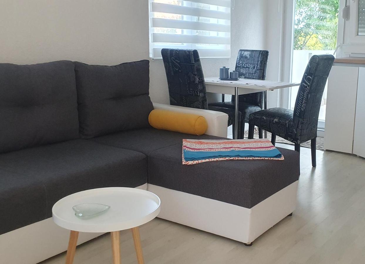 Apartmani Sara Marija Karlobag Exterior foto