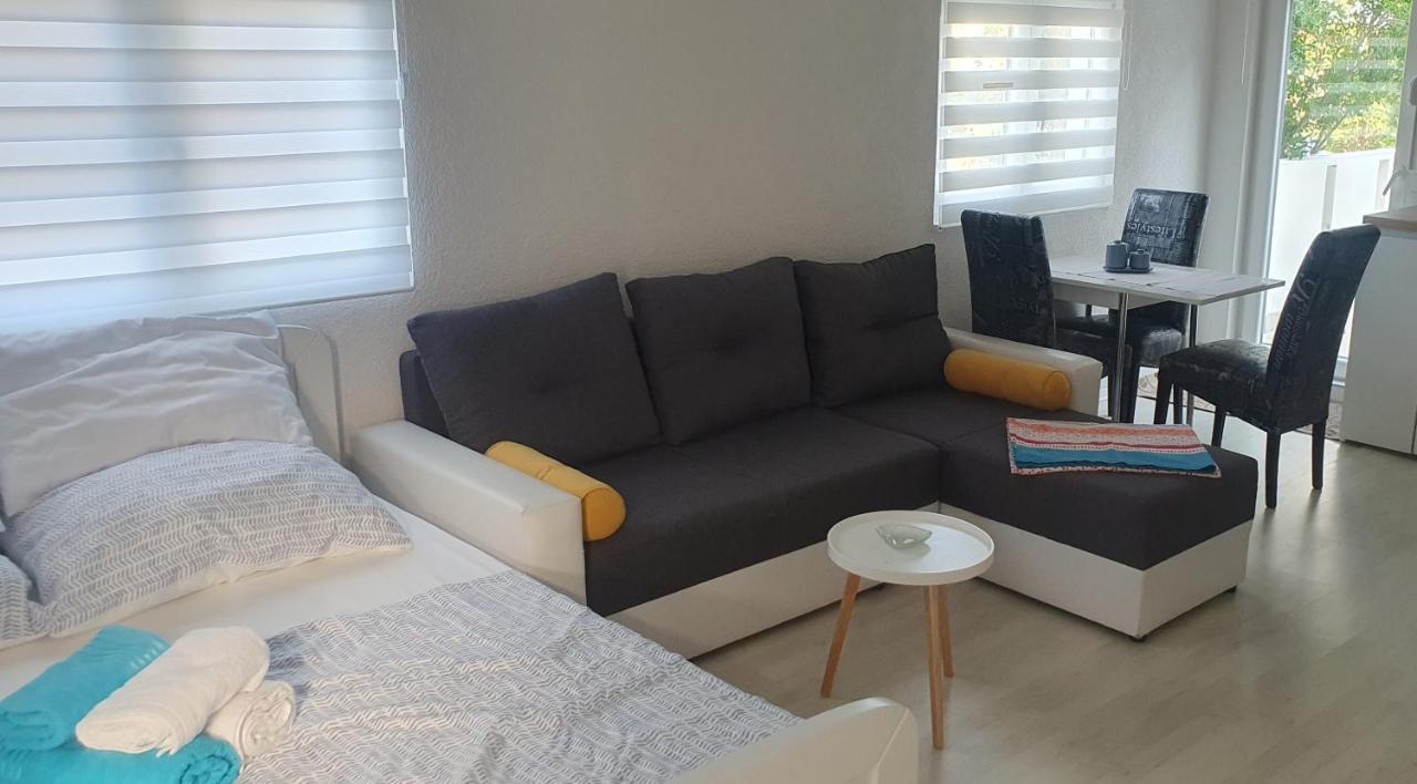 Apartmani Sara Marija Karlobag Exterior foto