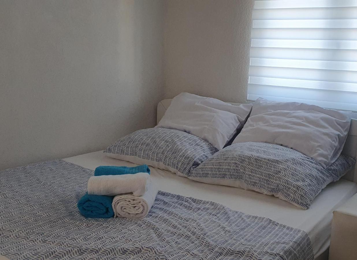 Apartmani Sara Marija Karlobag Exterior foto