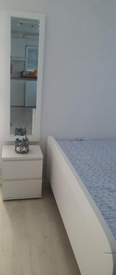 Apartmani Sara Marija Karlobag Exterior foto